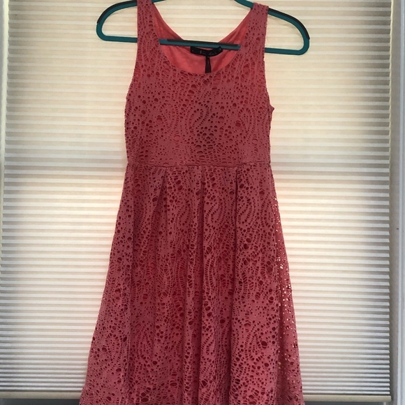 Pink eyelet dress - Picture 2 of 5